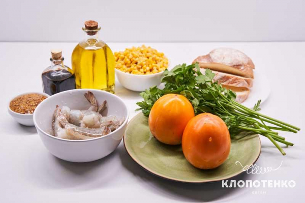 Хурма, креветки и соус винегрет: вкусный салат к празднику