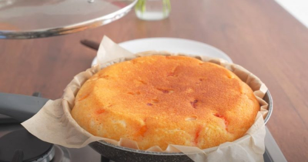 Нежный абрикосовый пирог на сковороде. Без духовки и миксера: вкусный и простой