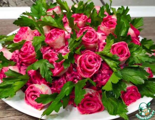 Яркий салат "Букет роз" с рисовыми блинчиками