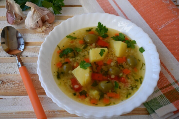 Чечевичный суп с оливками